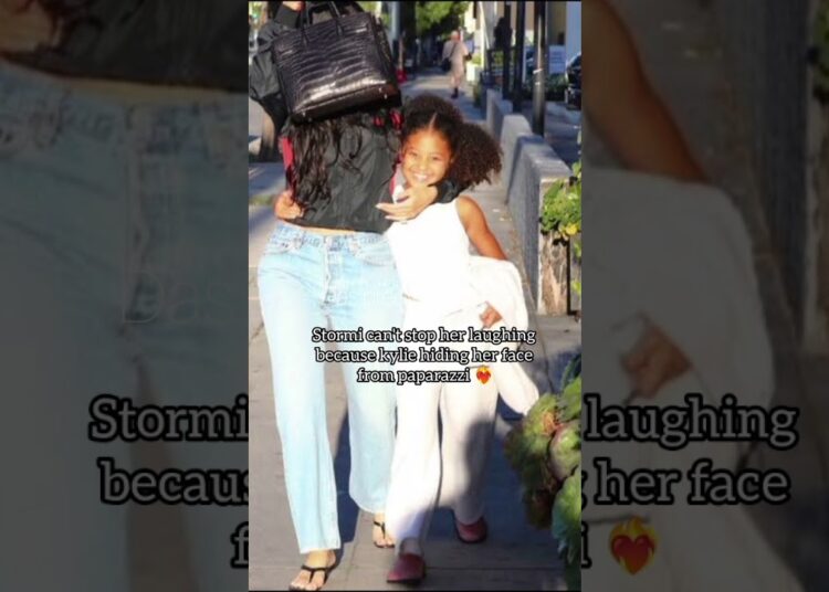 #kyliejenner #stormi #mother #daughter #celebrity #paparazzi