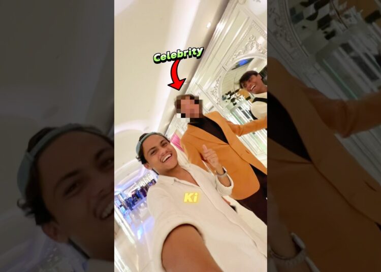 Meet Celebrity 😎 #challenge #viralvideo #vlog #explore #meetup #celebrity #shorts #daily #24hours