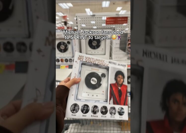 Link in bio for our store! 🔗🕺 #music #vinyl #michaeljackson #fridgemagnet