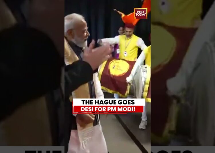 PM Modi Watches Young Artists Showcase Indian Culture in Netherlands #pmmodi #netherlands