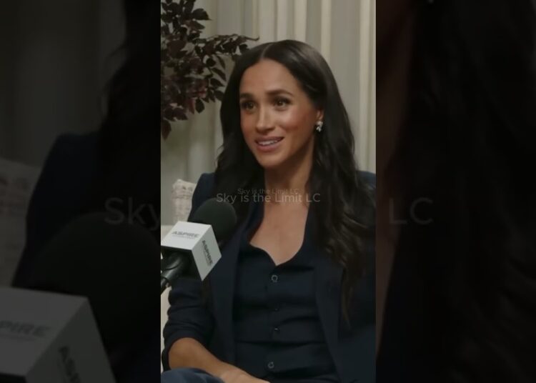 Merching Meghan’s Moonbump #meghanmarkle #harryandmeghan #meghanandharry #royalcommentary #celebrity