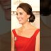 👑 The Hidden Royal Message Behind This Stunning Red Dress 🇰🇷 그저 예쁜 줄 알았던 사진 속에 숨겨진 영국 왕실의 비밀 메시지