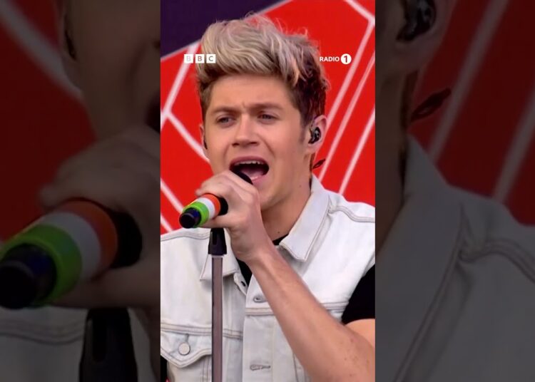 #onedirection perform ‘You & I’ at #radio1 Big Weekend 2014 🤩 #music #throwback #pop