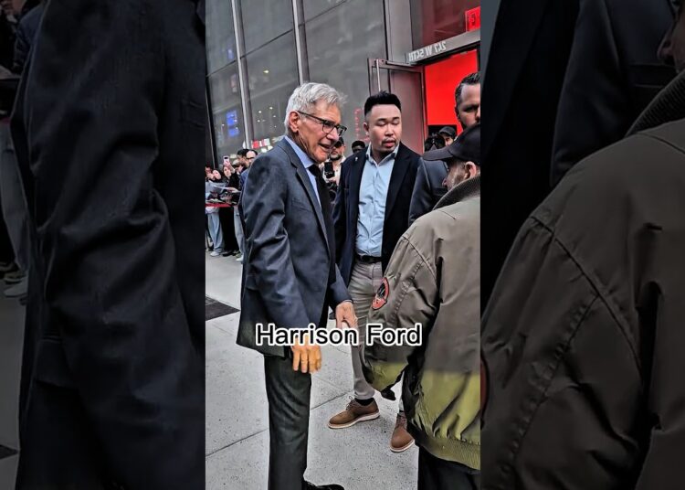 Harrison Ford spotted with fans forever 💗#shorts #harrisonford #celebrity