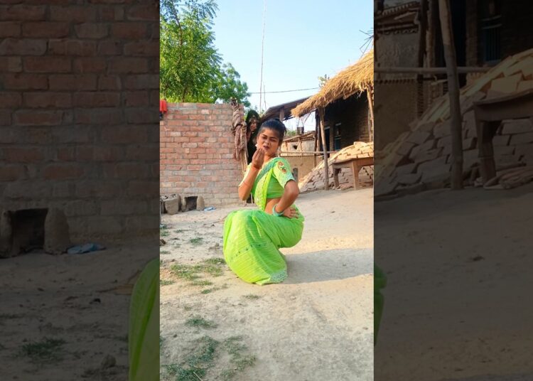 Bhatarkatani #shorts #dance #bollywood #song #music #officialaayushichauhan