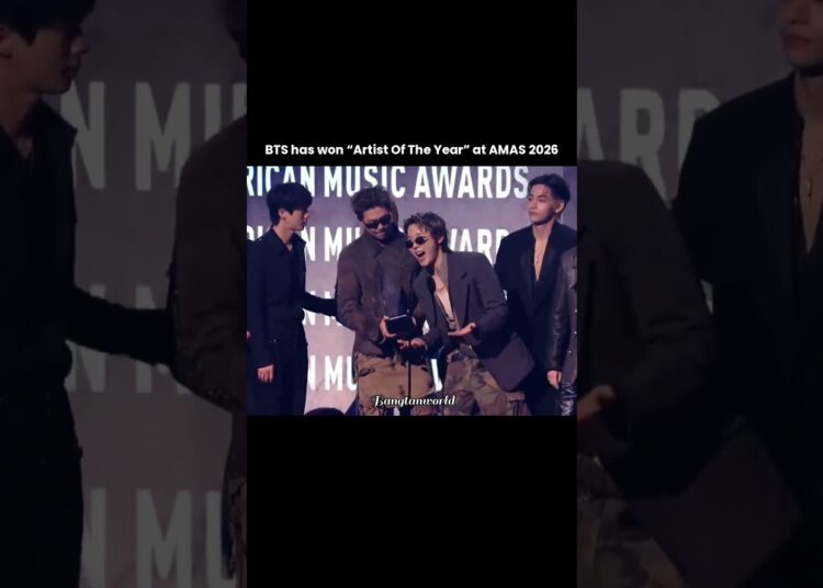 BTS has won “Artist of The Year” at AMAS ! ✨
