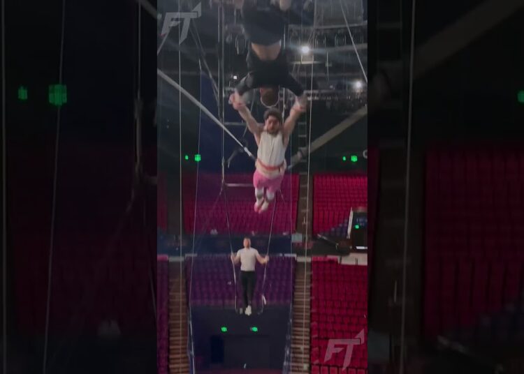 Bro did it 😍🪽#trapeze #freedom #performance #artist #circus #gymnast #show #flying #shorts
