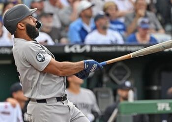 Amed Rosario hits two of Yankees' six homers in 15-1 rout of Royals
