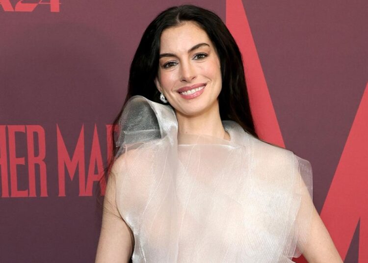 Anne Hathaway reveals she was ‘legally blind’ in one eye for 10 years before getting surgery