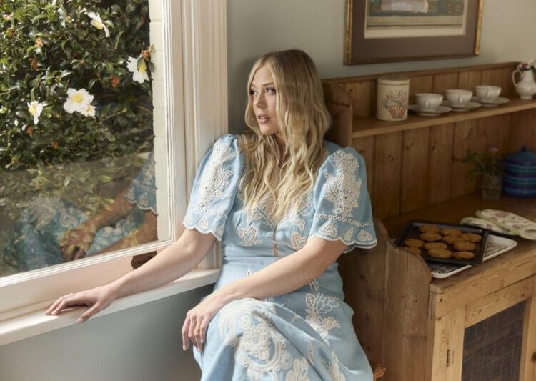 Australian country artist Sara Berki releases new single "One Hand in the Cookie Jar"