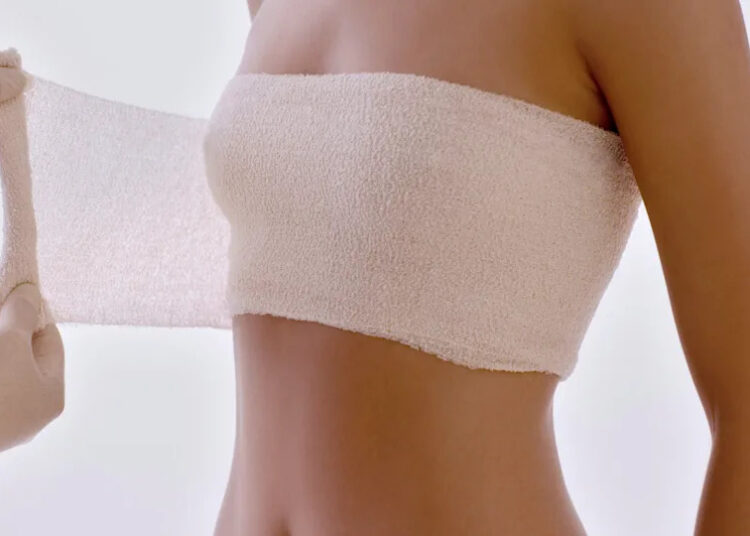 Brazilian Influencer Derleya Alves Dies Just One Week After 'Dream' Breast Augmentation