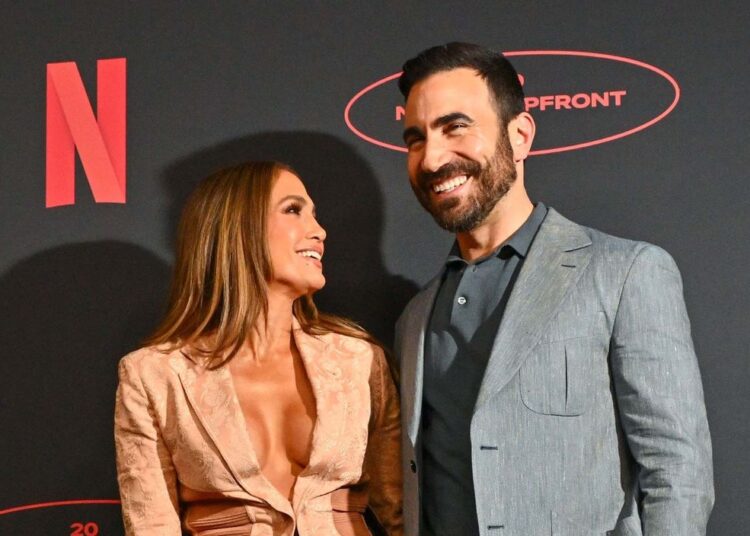 Brett Goldstein used his fame to meet-cute Jennifer Lopez