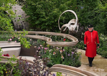 A Chelsea pensioner views the Parkinson's UK - A Garden for Every Parkinson's Journey during press day at the RHS Chelsea Flower Show, at the Royal Hospital Chelsea in London. Picture date: Monday May 18, 2026. PA Photo. Photo credit should read:
