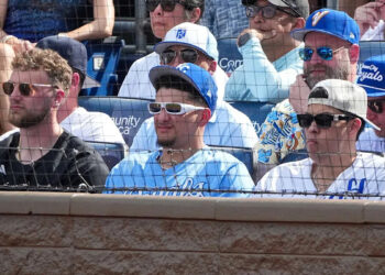 Chiefs’ Patrick Mahomes catches Royals game with son Bronze