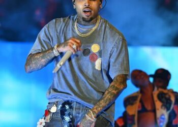 Chris Brown appears to respond to viral review criticising latest album - Music News