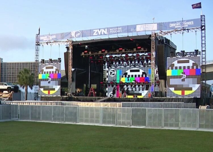 Country Thunder Music Festival begins
