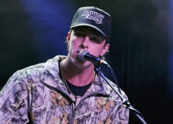 Country star cancels tour after mental health struggles - Celebrity News - Entertainment