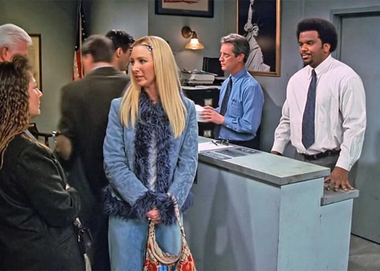 Lisa Kudrow and Craig Robinson on 'Friends'Credit: Max