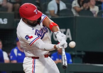 Duran’s RBI single lifts Rangers past Royals 7-6 on a 3-run ninth walk-off