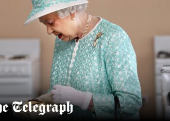 Elizabeth II put cream before jam on scones, Prince William reveals