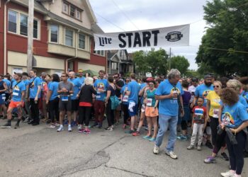Runners prepare for the 2019 Beer Run. Photo by Jeramey Jannene.