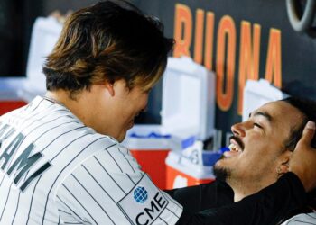 Every sentence in this recap sounds more absurd than the last: White Sox sweep Royals, push past .500