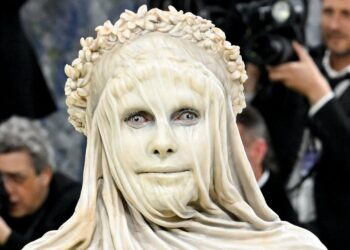 Heidi Klum Showed Up To The Met Gala Looking Like A Literal Piece Of Art