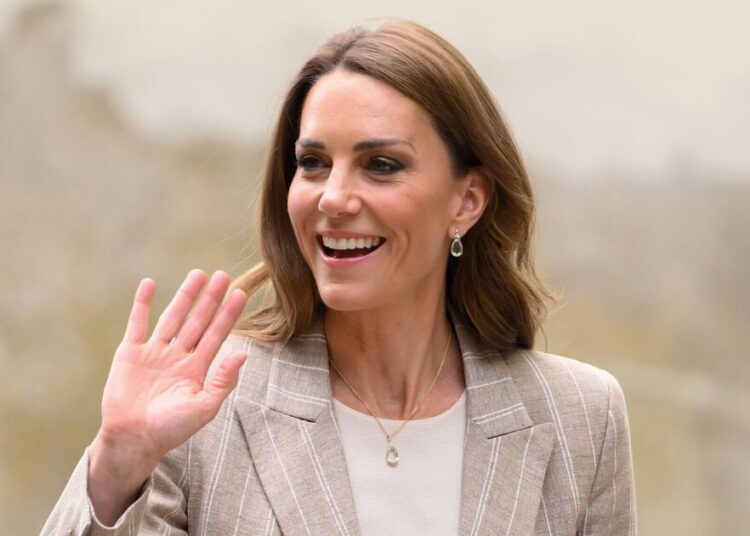 How Kate Middleton's first solo trip helped royal family - Celebrity News - Entertainment