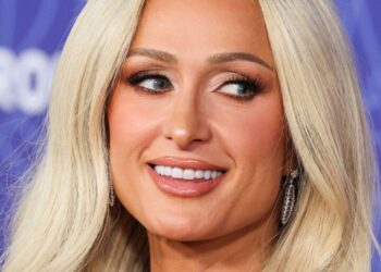 I Barely Recognized Paris Hilton After Her Brunette Transformation