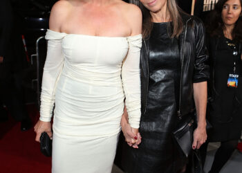 Jamie Lee Curtis and her sister Kelly Lee Curtis holding hands at the "Hitchcock" Los Angeles Premiere.