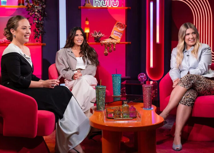 Amanda Hirsch, Jessi Draper and Robyn DelMont on 'Get Real'eCredit: Disney/Gwen Capistran
