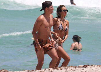 Jessica Alba and Danny Ramirez spending Memorial Day together in Miami Beach.Credit: VAEM/Miamipixx / BACKGRID