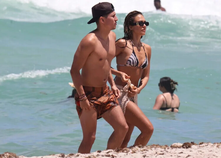 Jessica Alba and Danny Ramirez spending Memorial Day together in Miami Beach.Credit: VAEM/Miamipixx / BACKGRID