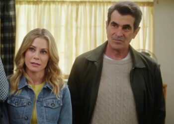 Julie Bowen and Ty Burrell in 'The Mening-Itinerary,' a short video about meningitis awareness.Credit: GSK