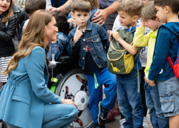 Kate Middleton Upstaged by Young Boy’s Hilarious Pose During Royal Greeting