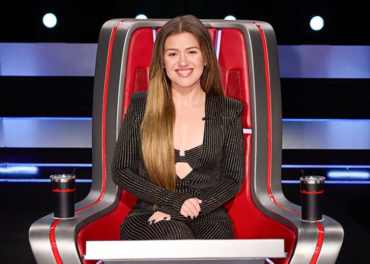 Kelly Clarkson Rejoins The Voice for Season 30