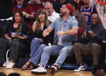 Life of A Basketball Fan: Taylor Swift attends Cavs-Knicks in Cleveland with fiance Travis Kelce