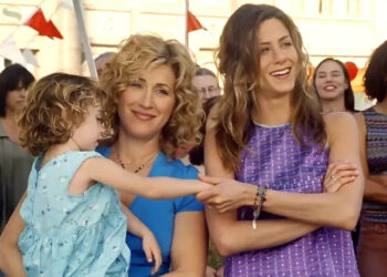Jennifer Aniston and Lisa Ann Walter in Bruce AlmightyCredit: Universal Pictures