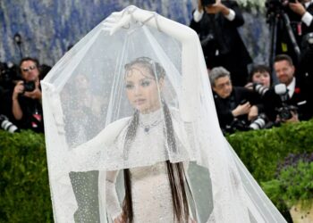 Lisa's Robert Wun Dress at the Met Gala Channeled Her Inner Goddess