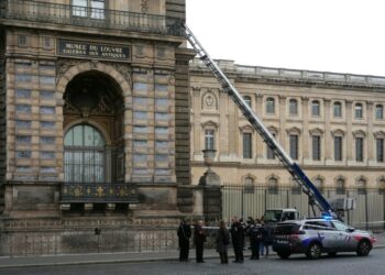 Louvre heist to be turned into film