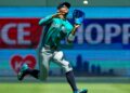 Mariners let defense hold them down in 6-8 loss to Royals