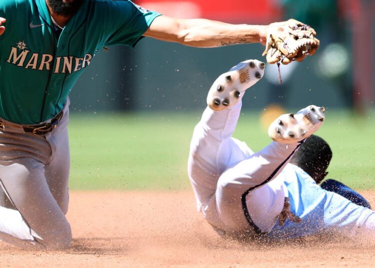 Mariners suffer disappointing loss to struggling Royals
