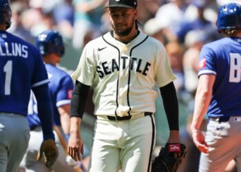 Mariners swept by Royals in 4-1 loss Sunday