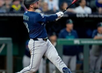 Mariners warp reality, win normal baseball game in Kansas City