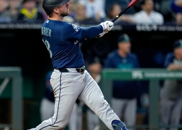 Mariners warp reality, win normal baseball game in Kansas City