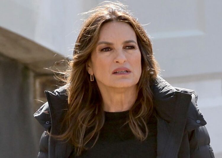 Mariska Hargitay Says Broadway Is a “Challenge" Compared to 'SVU'