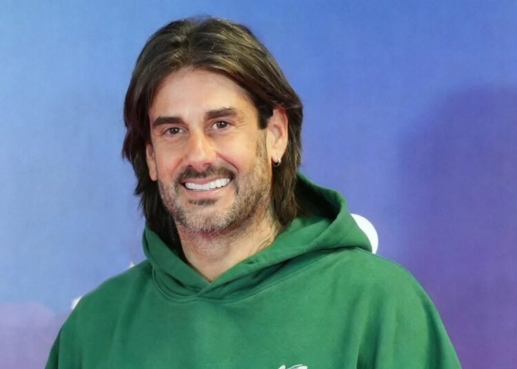 Melendi speaks candidly about how his life and music have changed over 25 years