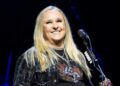 Melissa Etheridge says a journalist made her look straight