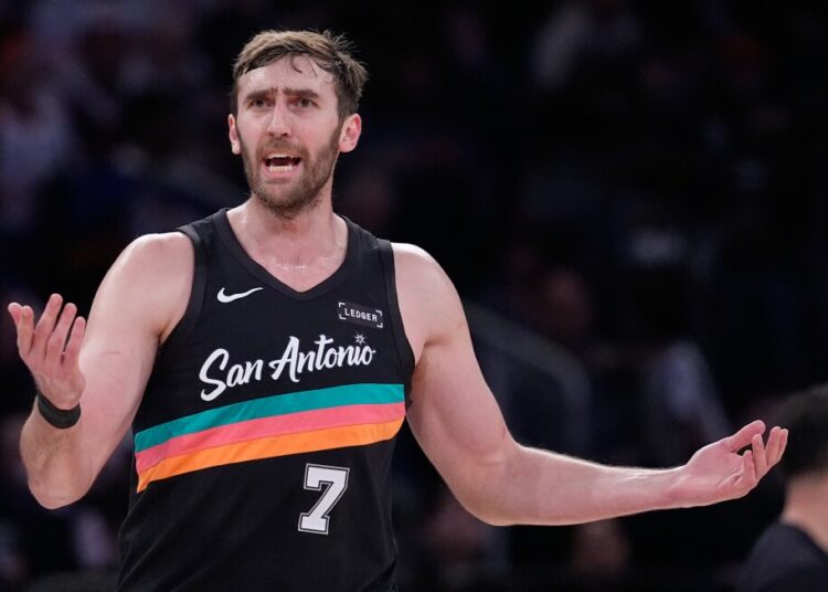 NBA player Kornet asks Hawks to cancel strip club promotion
