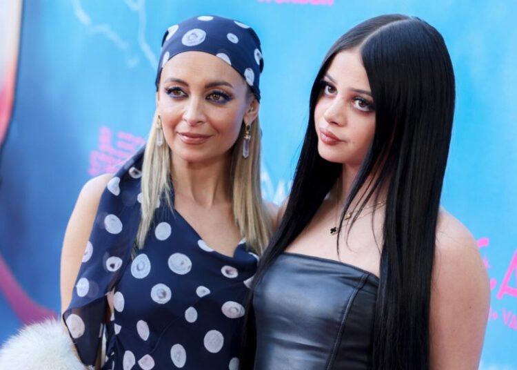 Nicole Richie and Her Daughter Kate Twin in a New Hair Trend